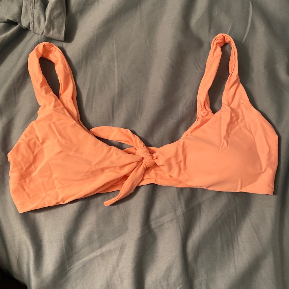SHEIN bikini top. Ties in the front. Never worn